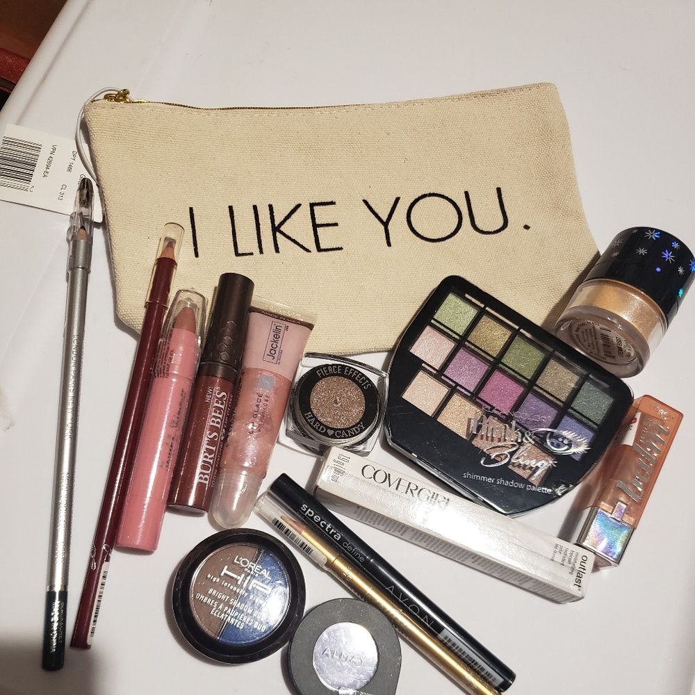 Makeup bundle